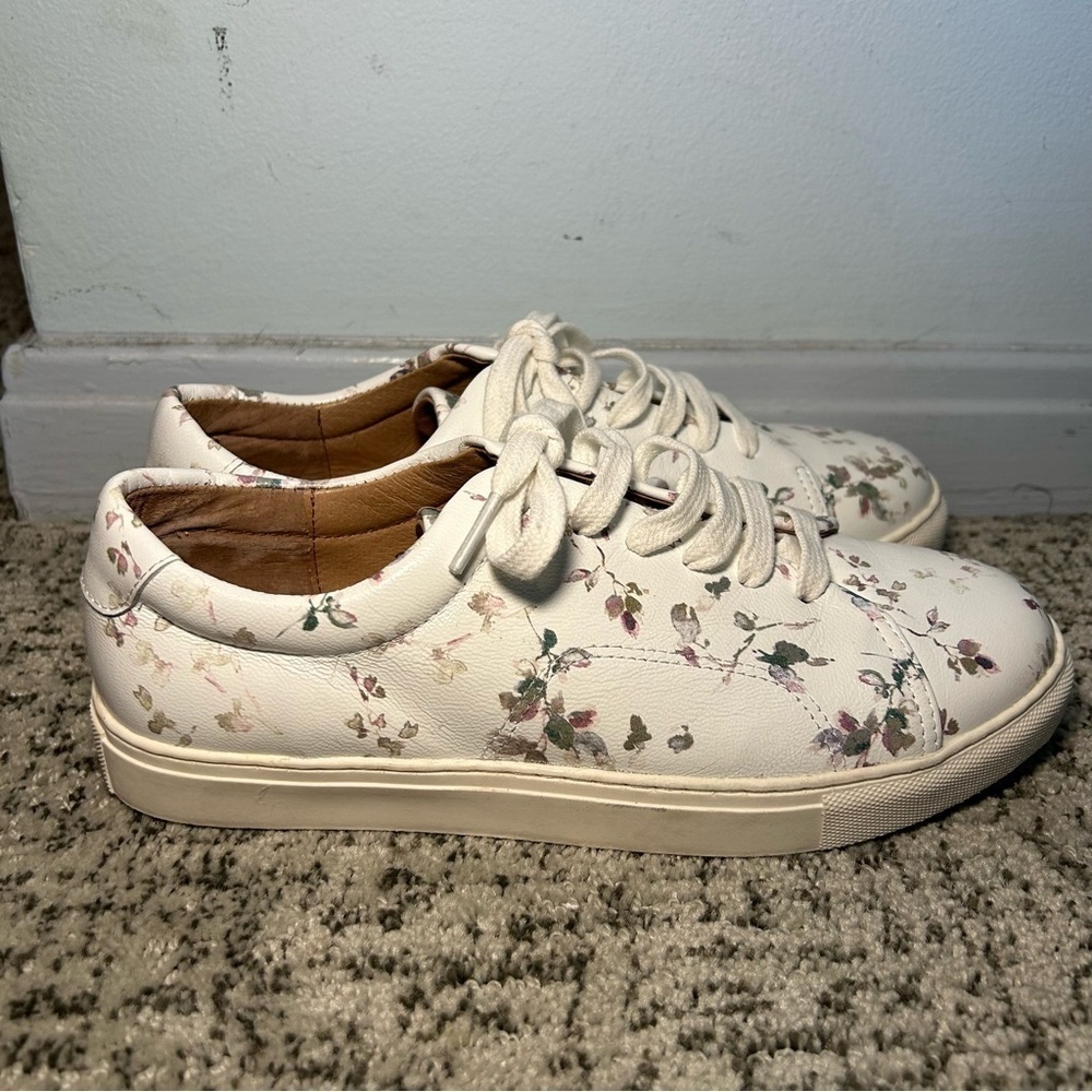 J. Jill Tessa Light Weight White Floral Lace-Up Sneakers Size 7